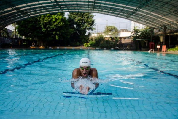 Renang Gaya Bebas: 7 Manfaat Ajaib, Hilangkan Stres Seketika