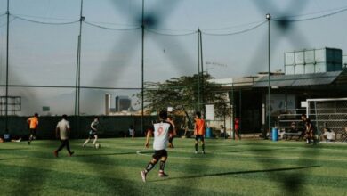 Sepatu Mini Soccer vs Futsal: Pilih Mana yang Tepat?