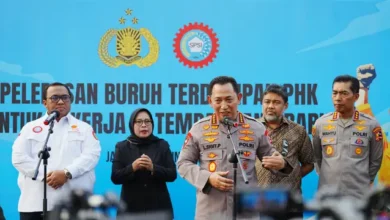 Kapolri Bantu 700 Buruh PHK: Kembali Kerja, Raih Sukses!