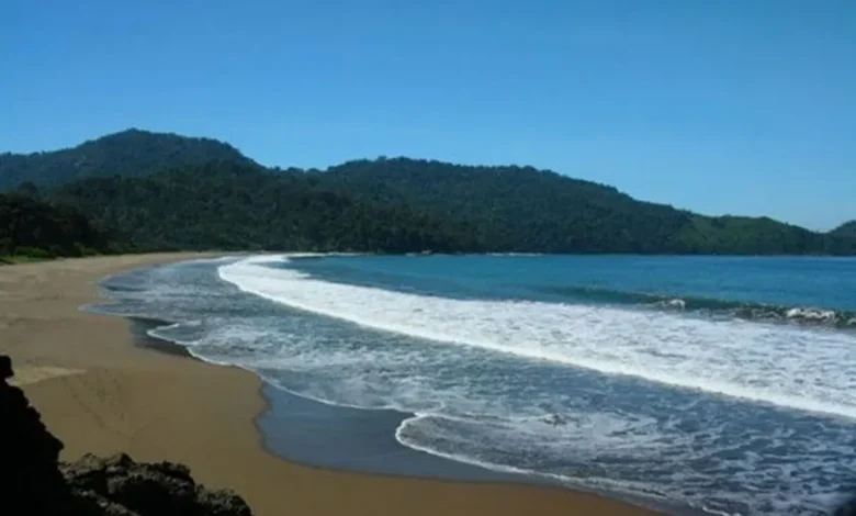 Pantai Pancur Banyuwangi: Surga Tersembunyi Jawa Timur yang Memukau