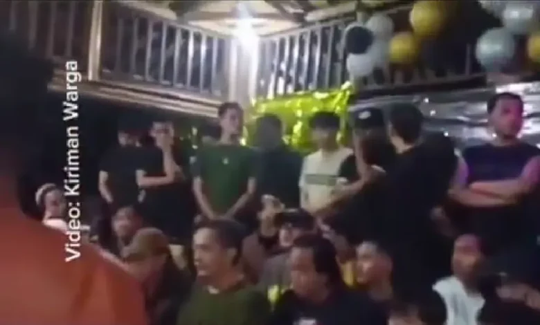 Pesta Seks Gay Puncak Digerebek Polisi: 75 Pria Ditangkap!