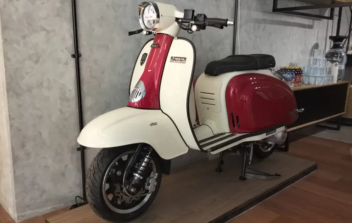 Royal Alloy Skuter: Klasik Elegan, Teknologi Canggih, Performa Unggul