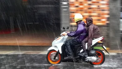 Tips Aman Berkendara Motor Saat Hujan: Hindari Bahaya!