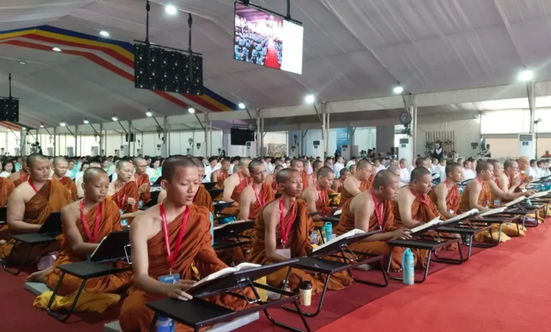 Borobudur Magis: 2000 Umat Buddha Ikuti Chanting Tipitaka
