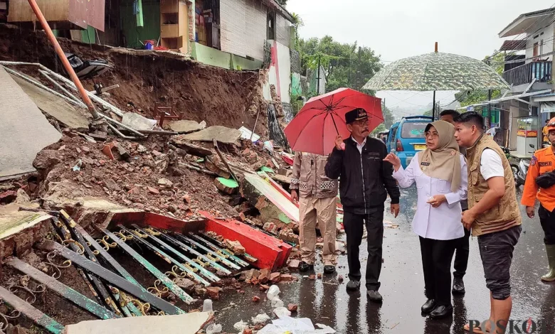 Sekolah Ambruk! SDN 3 Pandeglang Roboh Akibat Hujan Deras