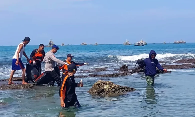 Tragedi Pantai Karang Seke Lebak: Wisatawan Tewas Terseret Ombak