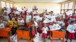 Perluas Program SESAMA, Pertamina Salurkan Perlengkapan Sekolah Bagi Ratusan Murid di Sentani