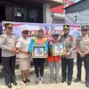 Sambut HUT Humas Polri ke-75, Polda Maluku Salurkan 100 Paket Sembako