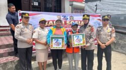 Sambut HUT Humas Polri ke-75, Polda Maluku Salurkan 100 Paket Sembako